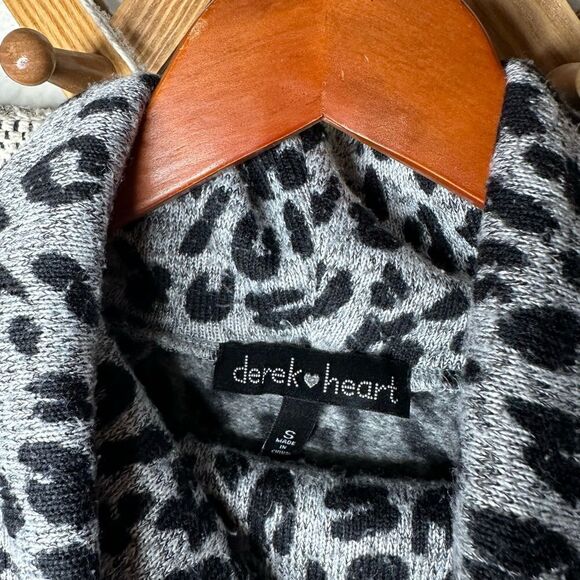 Derek Heart grey leopard print cowl-neck sweatshirt - Picture 3 of 4